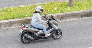 Cómo Conducir una Moto por Primera Vez