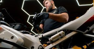 Tecnología electrónica: innovaciones para la seguridad en motos