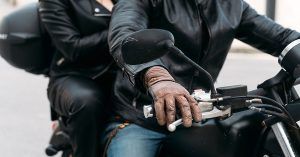 Recomendaciones de autocuidado y seguridad vial para motociclistas Recomendaciones de autocuidado y seguridad vial para motociclistas