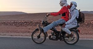 Errores de seguridad al llevar pasajero en moto y cómo evitarlos Errores de seguridad al llevar pasajero en moto y cómo evitarlos